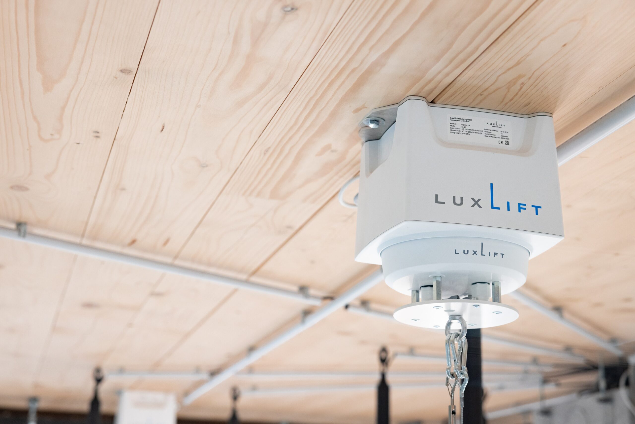 LuxLift 12 Lighting Winch (Lifting Weight 1-12kg) (2)